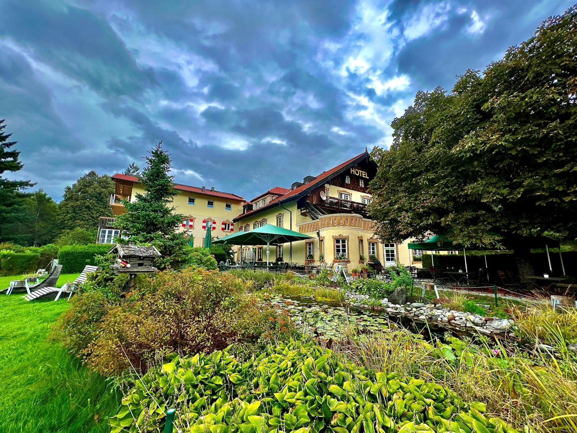 Hotel Restaurant Gruenwalderhof Patsch Exteriör bild