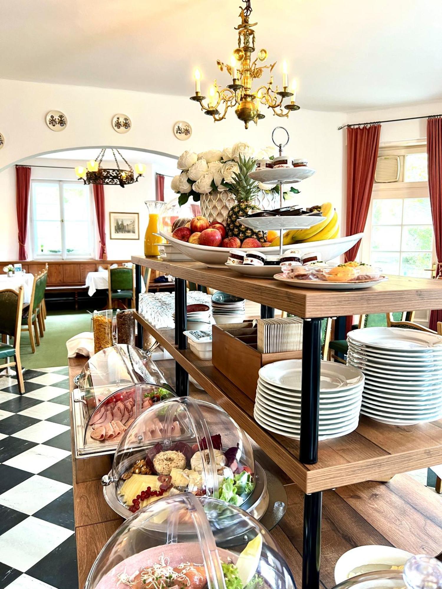 Hotel Restaurant Gruenwalderhof Patsch Exteriör bild