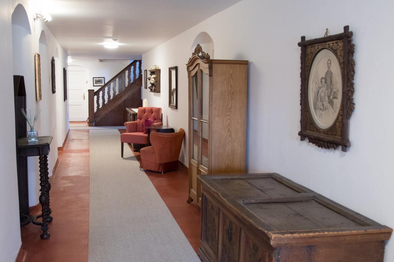 Hotel Restaurant Gruenwalderhof Patsch Exteriör bild