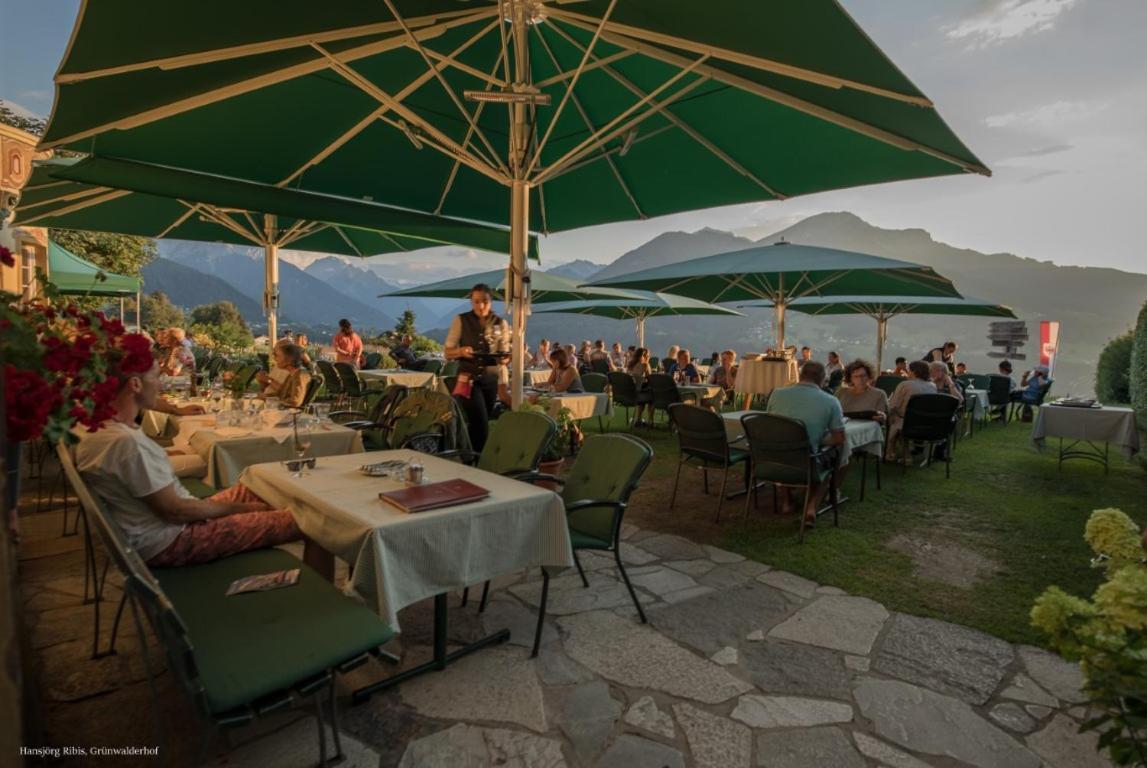 Hotel Restaurant Gruenwalderhof Patsch Exteriör bild